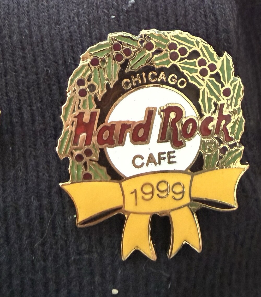 Hard Rock Cafe Chicago Wreath Pin ‘99